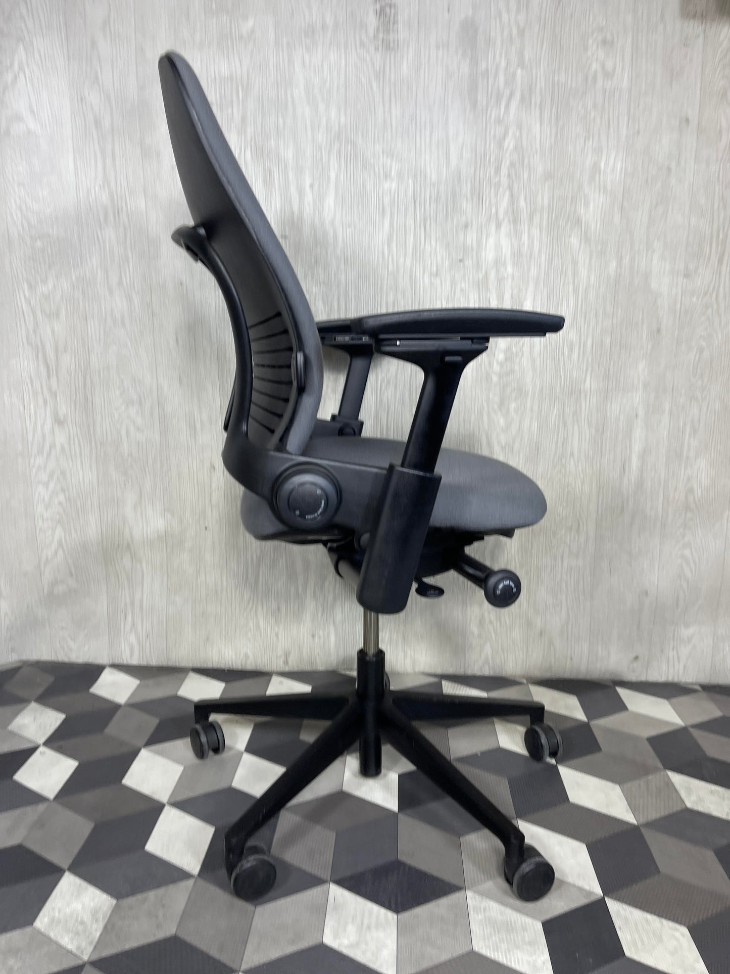 Steelcase Leap V2 Grey Fabric Fully Loaded