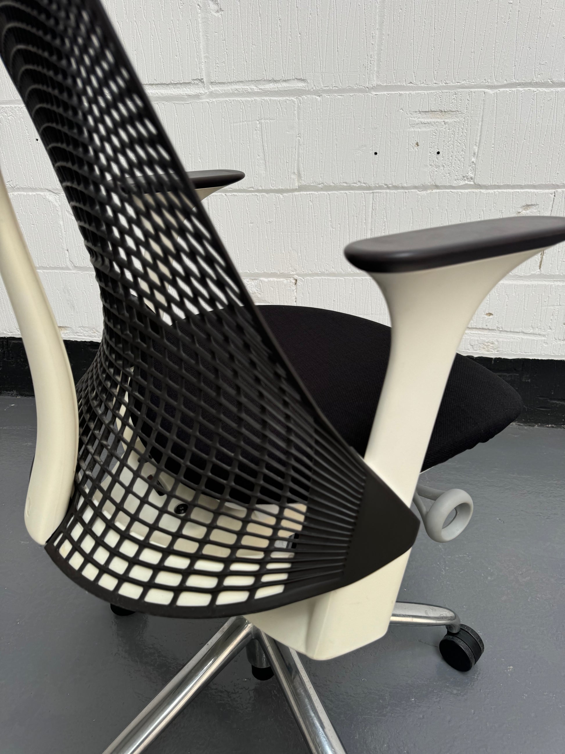 Herman Miller Sayl Light Shadow Edition