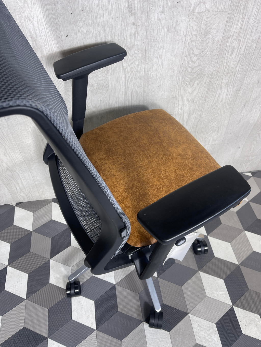 Steelcase Think Distressed Brown Fully Loaded