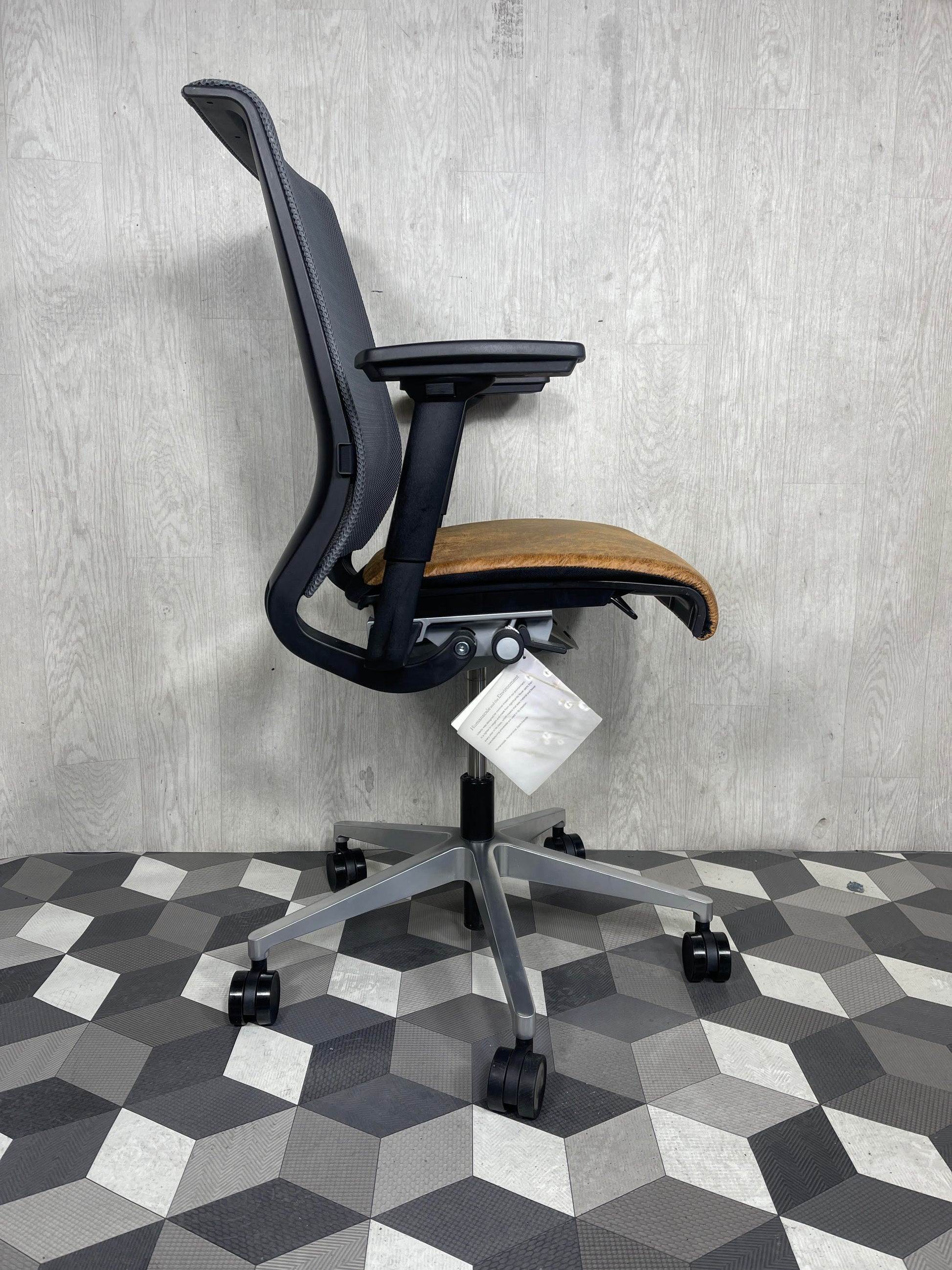 Steelcase Think Distressed Brown Fully Loaded